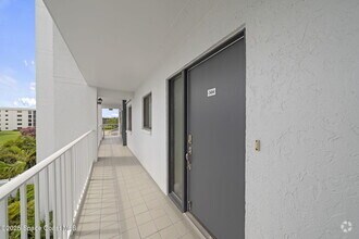 Building Photo - 190 Seminole Ln