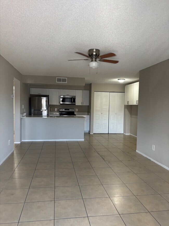 Foto del edificio - 5323 Summerlin Rd
