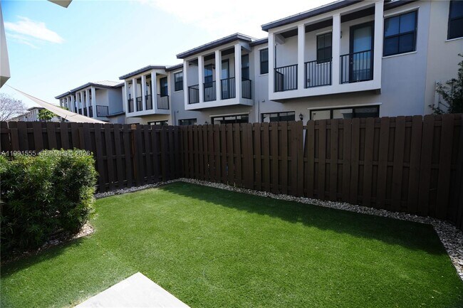 Foto del edificio - 10468 NW 61 Ln.