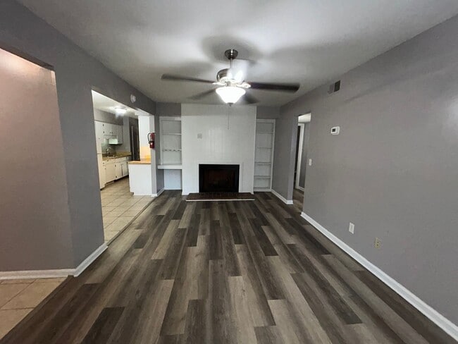 Building Photo - 1718 Horseshoe Dr