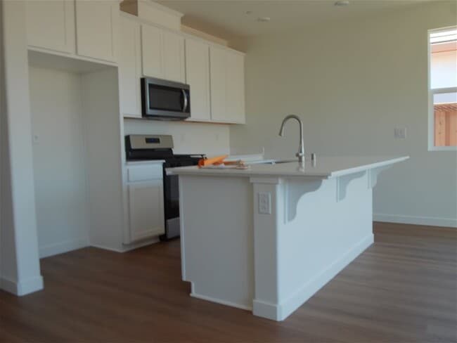 Foto del edificio - 1348 Kensington Dr