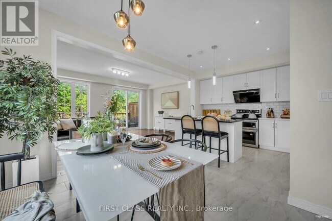 Building Photo - 3337 Mockingbird Common