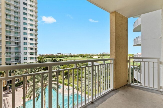 Foto del edificio - 1755 E Hallandale Beach Blvd