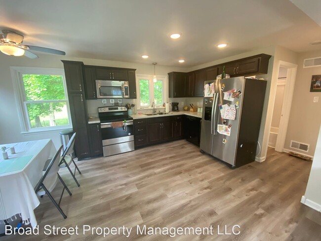 Foto del edificio - 3 br, 2 bath House - 924 Pine Hill Road