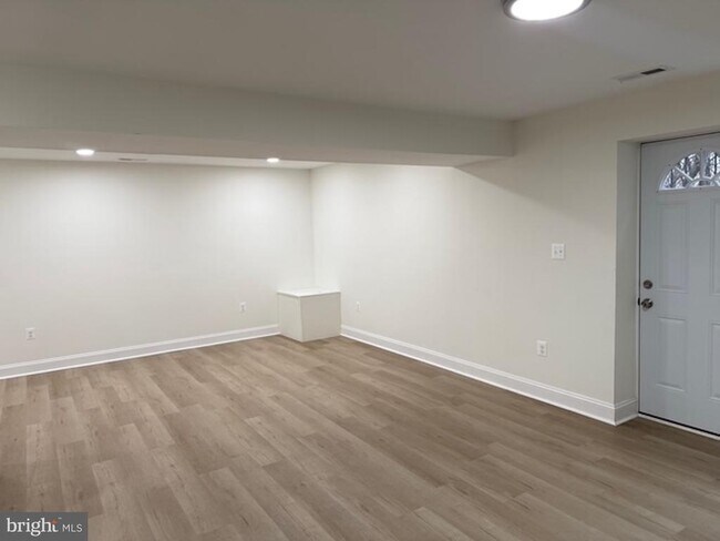 Foto del edificio - 6409 63rd Pl