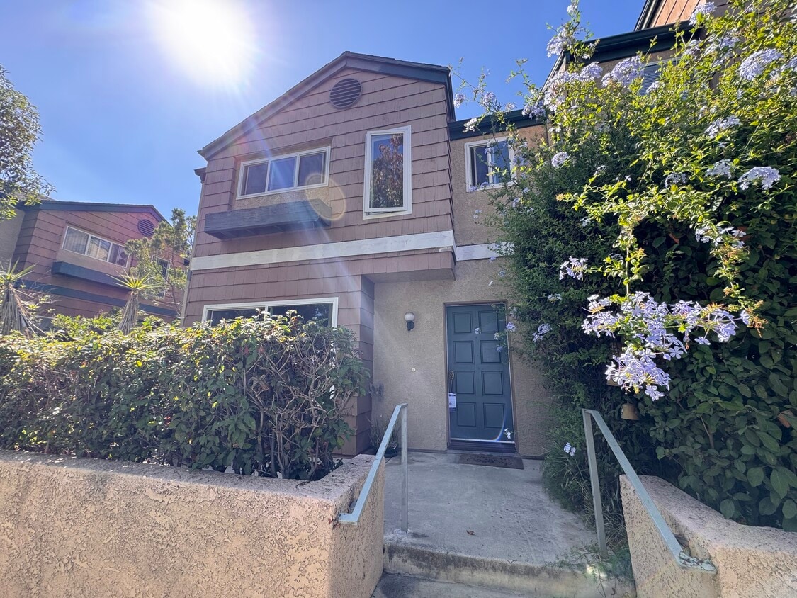 Foto principal - 22123 Figueroa St