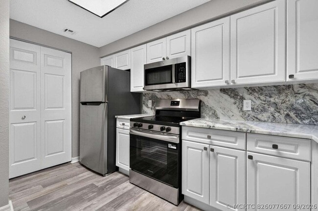 Building Photo - 3022 Alcazar Pl