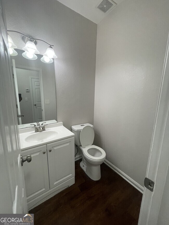 Foto del edificio - 387 Brookview Dr