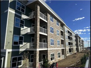 Building Photo - 14960 W River Dr