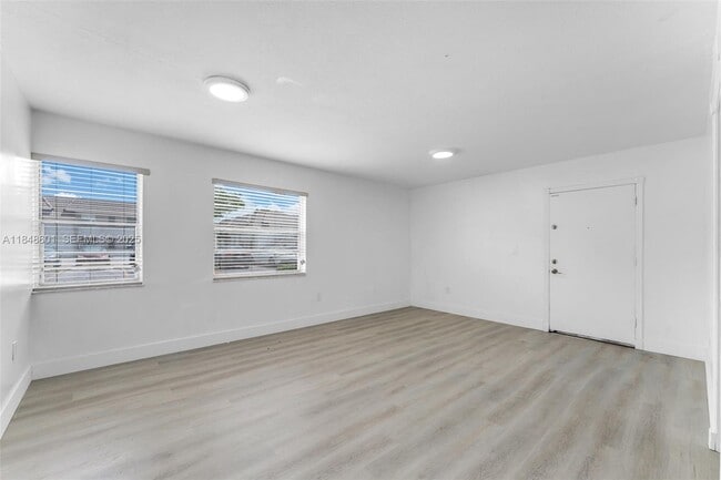 Building Photo - 6911 SW 129th Ave