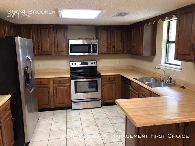 Building Photo - For Rent! Bottom of Fianna Hills!