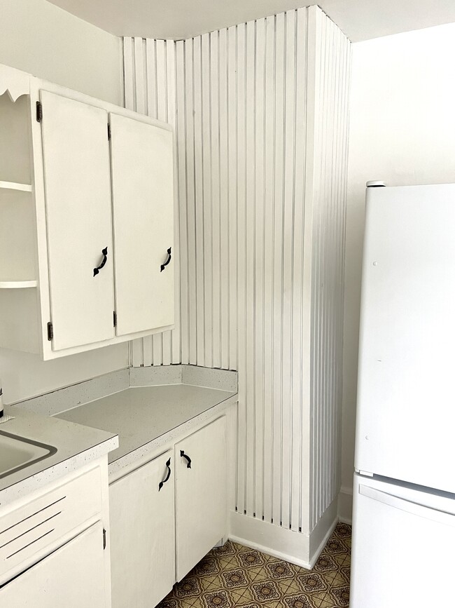 Building Photo - 27 Reed St