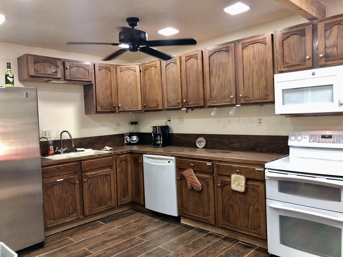 239 W Roger Rd Unit 1, Tucson, AZ 85705 Room for Rent in Tucson, AZ