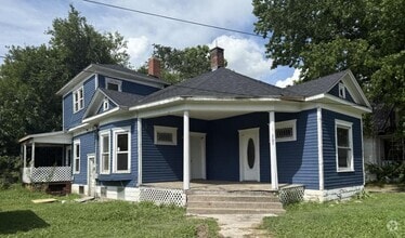 Building Photo - 303 E Hickory St