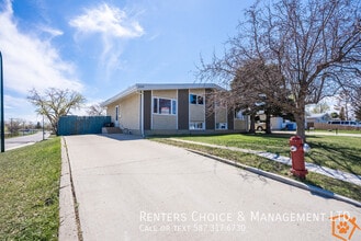 Building Photo - 3326-335a 5a Ave S