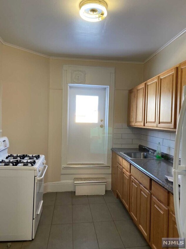 Primary Photo - 59 E Ridgewood Ave