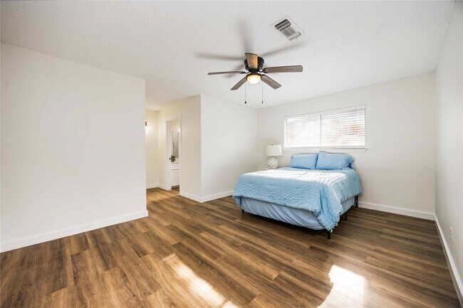 Building Photo - 12418 A Bar Dr