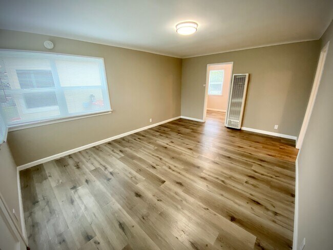 Foto del edificio - 506-508 Raymond Ave
