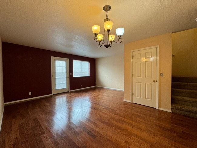 Building Photo - Townhouse in NE Grants Pass, Close to Shop...