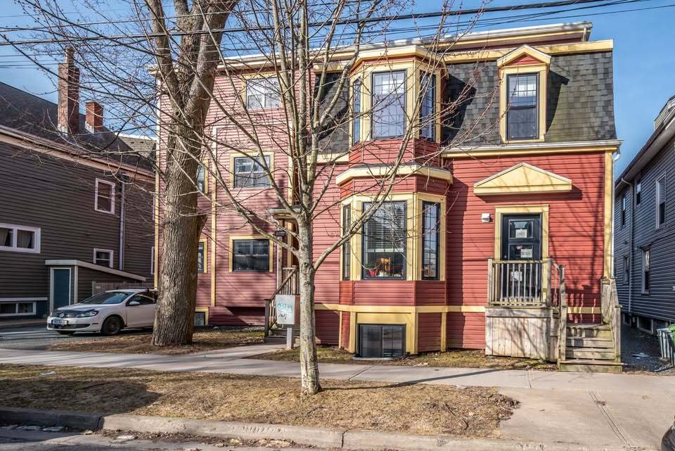 Front of Building - 1122 Lucknow St