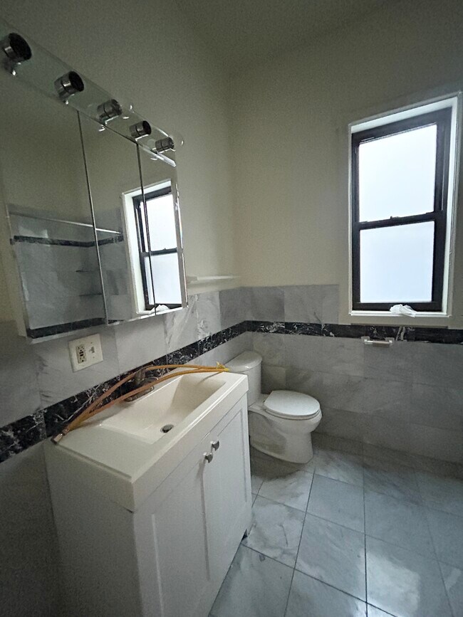 Building Photo - 2827 N Milwaukee Ave