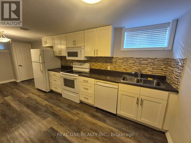 Building Photo - 1218 Shamir Crescent