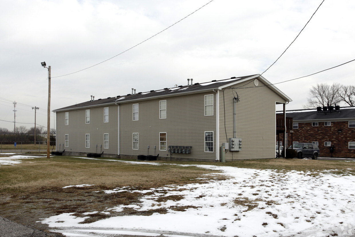 Building Photo - 1733 Sanders Ln