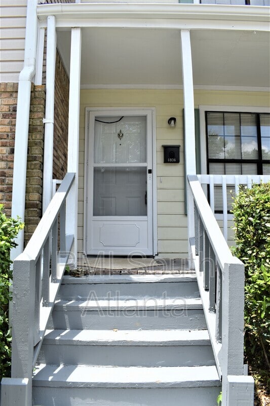 Building Photo - 6936 Oakhill Cir