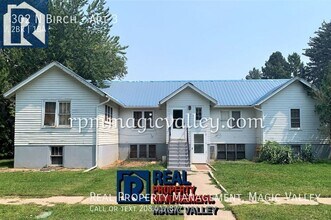 Building Photo - 302 N Birch St