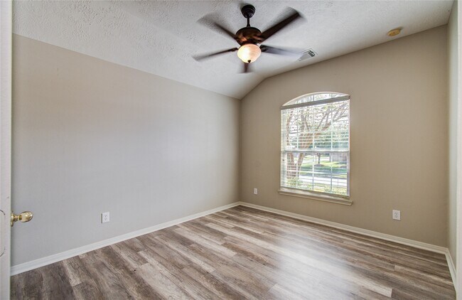 Foto del edificio - 2367 Keegan Hollow Ln