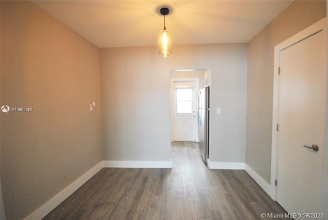 Building Photo - 7609 Carlyle Ave