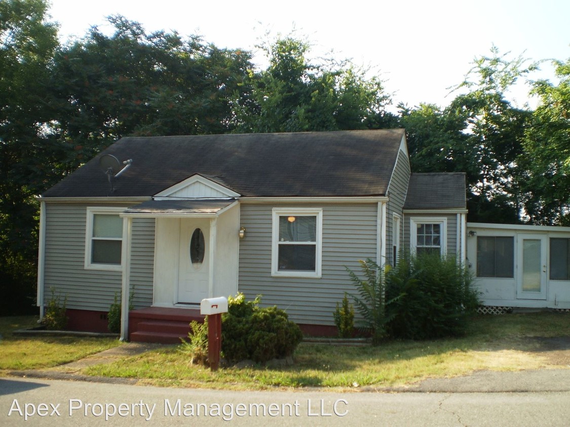 Primary Photo - 3 br, 1 bath House - 1700 Iroquois Drive