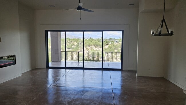 Foto del edificio - 5730 N Williams Dr