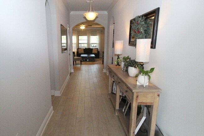 Building Photo - 4 bed / 2.5 bath POOL home with 1/2 acre l...