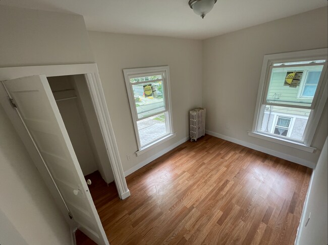 Building Photo - 7 Oakwood Ave