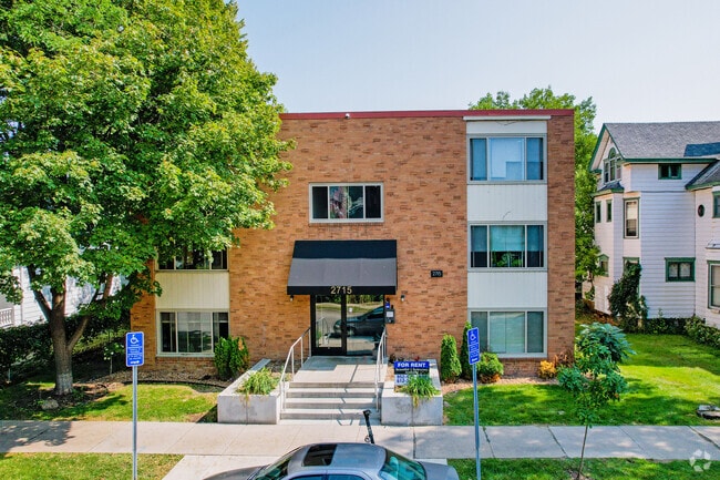 Building Photo - 2715 Dupont Ave