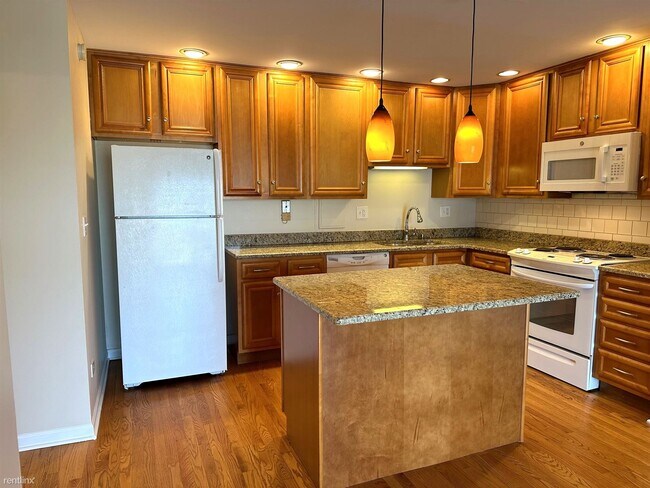 Foto del edificio - 1 br, 1 bath Condo - 870 E Old Willow Rd A...