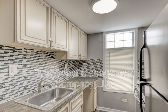 Foto del edificio - 2425 Barclay St