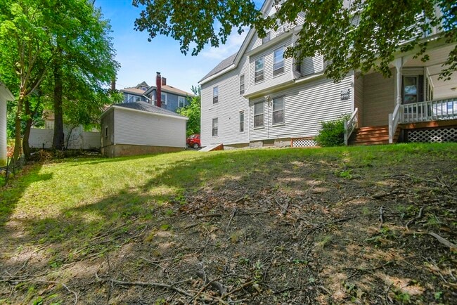 Building Photo - 198-200-200 Blossom St