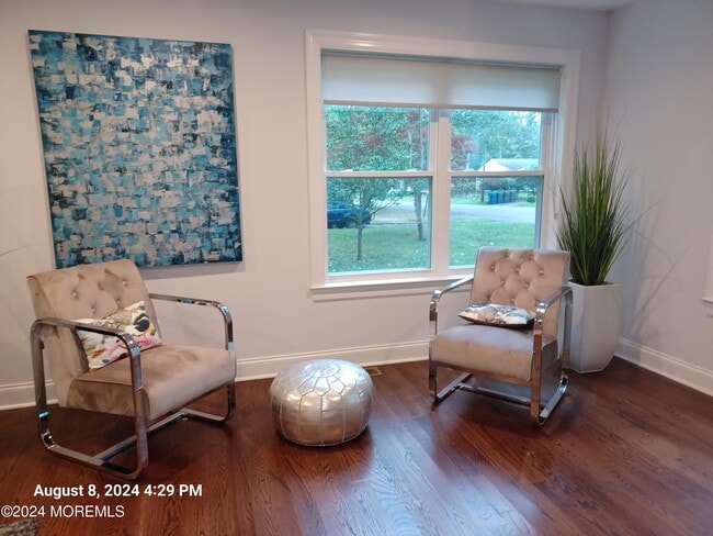 Foto del edificio - 241 Woodcrest Rd