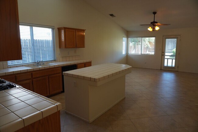 Building Photo - Great Northwest Property!
