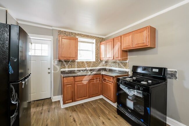 Building Photo - Charming 2BR 1BA Home