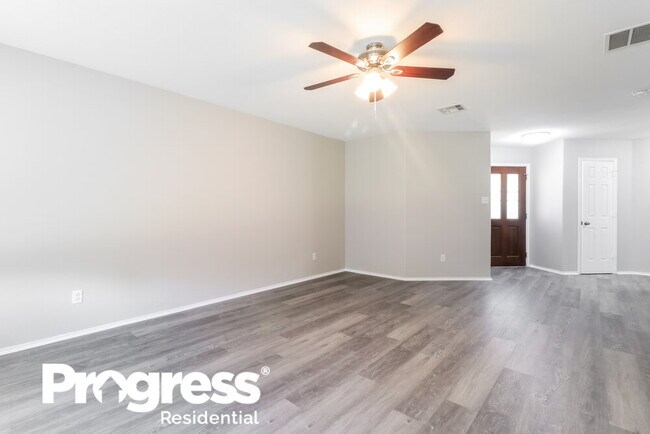 Building Photo - 399 Housefinch Loop