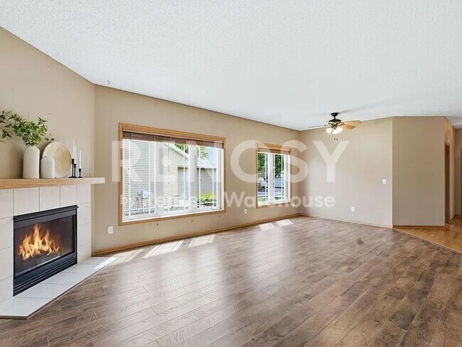 Foto del edificio - 6452 MacLaren Ave NE