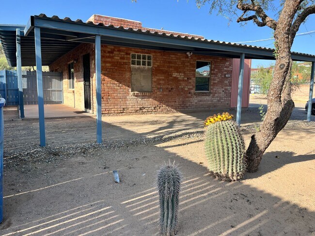 Foto del edificio - 1303-1313 W. Cedar Street