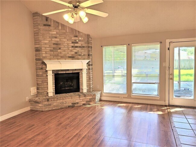 Building Photo - 8622 Sunny Ridge Dr