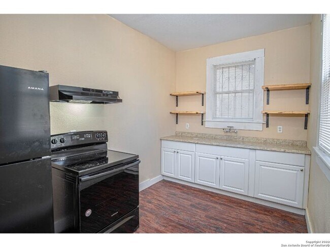 Building Photo - 639 Canton-
