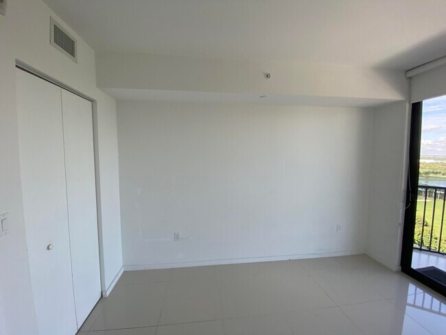 Foto del edificio - 5252 NW 87th Ave