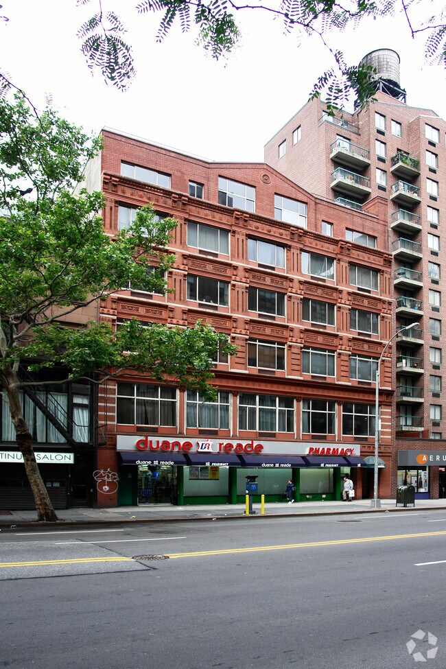 Foto del edificio - 140 W 23RD ST