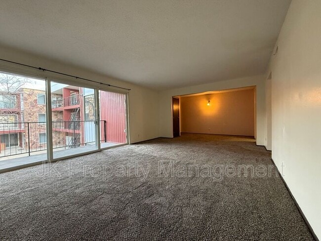 Building Photo - 2300 14th Ave S